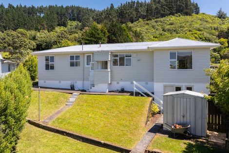 Photo of property in 28 Franklyn Road, Tawa, Wellington, 5028