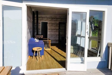 Photo of property in 12 Takarei Terrace, Mokau, 4376