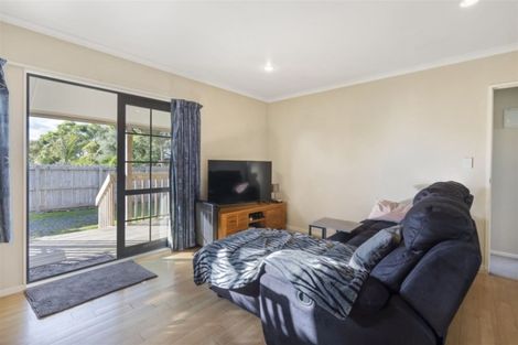 Photo of property in 20 Ward Crescent, Te Atatu Peninsula, Auckland, 0610