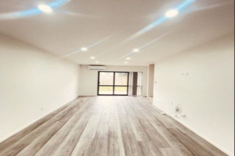 Photo of property in 4/2 Smiths Avenue, Papakura, 2110