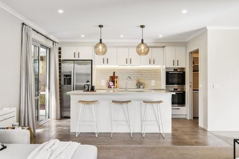 Photo of property in 8 Bateson Way, Heretaunga, Upper Hutt, 5018