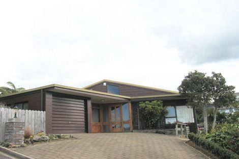 Photo of property in 14 Pine Grove, Tairua, 3508