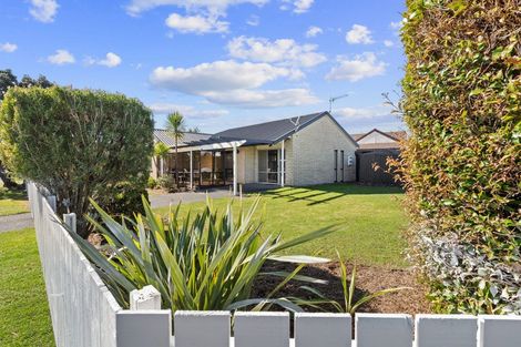 Photo of property in 2/99 Riverside Road, Orewa, 0931