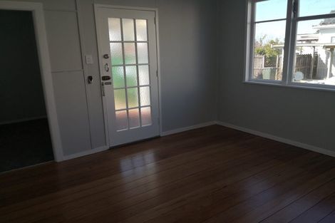 Photo of property in 20 The Esplanade, Eastern Beach, Auckland, 2012