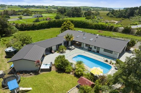 Photo of property in 85 Whitford-maraetai Road, Whitford, Howick, 2571