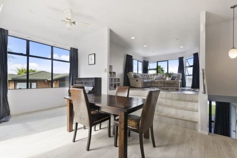 Photo of property in 18 Javelin Place, West Harbour, Auckland, 0618