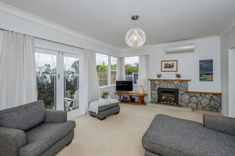 Photo of property in 12 Highbury Drive, Levin, 5510