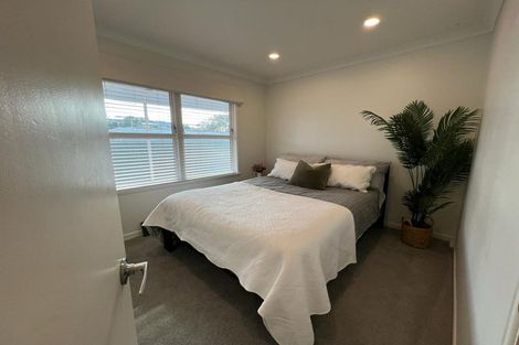 Photo of property in 2/32a Howard Road, Northcote, Auckland, 0627