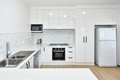 Photo of property in 16 Ranfurly Road, Papatoetoe, Auckland, 2104