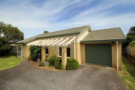 Photo of property in 2/7 Zurich Place, Weymouth, Auckland, 2103