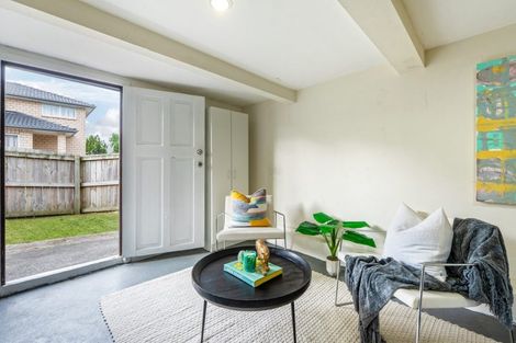 Photo of property in 10 Beaubank Road, Kelston, Auckland, 0602