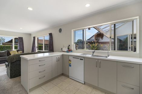 Photo of property in 17d Kinross Drive, Merrilands, New Plymouth, 4312