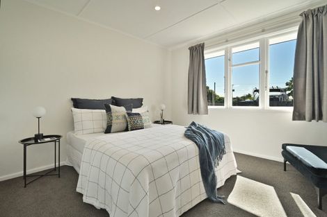 Photo of property in 28 Pitt Street, Clive, 4102