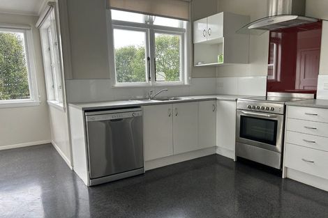 Photo of property in 18 Franklin Avenue, Hokowhitu, Palmerston North, 4410