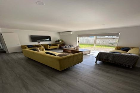 Photo of property in 3 Montilla Place, Manurewa, Auckland, 2102