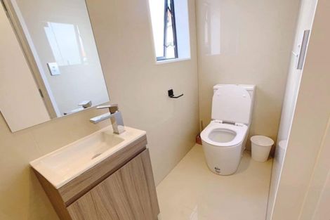 Photo of property in 10d Woodall Place, Totara Vale, Auckland, 0627