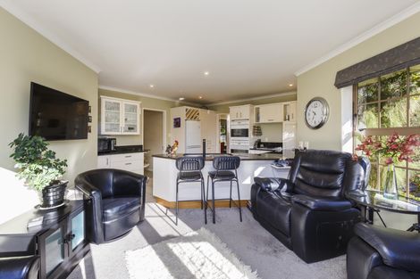 Photo of property in 1 The Oaks, Awapuni, Palmerston North, 4412