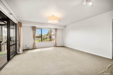 Photo of property in 2/878 East Coast Road, Northcross, Auckland, 0630