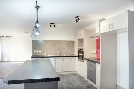 Photo of property in 109 Farnborough Drive, Grandview Heights, Hamilton, 3200