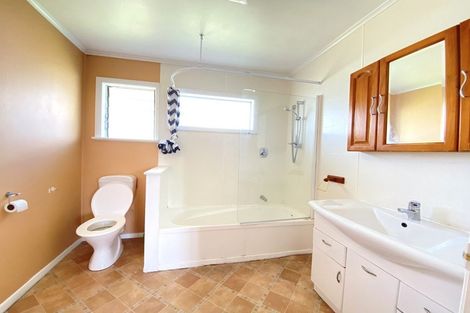 Photo of property in 26 Sutton Crescent, Papakura, 2110