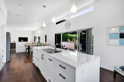 Photo of property in 82 Awanui Street, Merrilands, New Plymouth, 4312