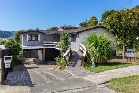 Photo of property in 19 Broadway, Picton, 7220