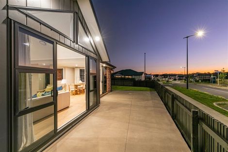 Photo of property in 1 Lordland Road, Wainui, 0932