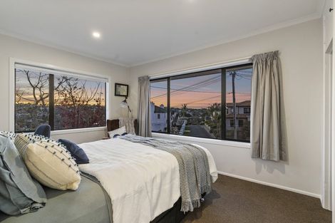 Photo of property in 6 Liston Crescent, Cockle Bay, Auckland, 2014