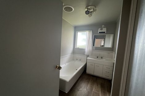 Photo of property in 7 Trias Road, Totara Vale, Auckland, 0629