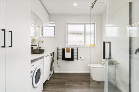 Photo of property in 2/23 Taitua Drive, Te Atatu South, Auckland, 0610