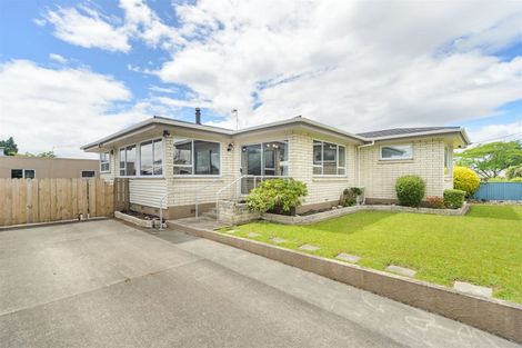Photo of property in 5 Tararua Terrace, Cloverlea, Palmerston North, 4412