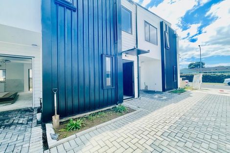 Photo of property in 9a Rountree Place, Conifer Grove, Takanini, 2112