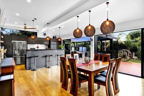 Photo of property in 11a Mace Terrace, Oakura, 4314