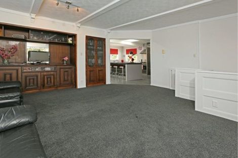 Photo of property in 11 Pine Avenue, Henderson, Auckland, 0612