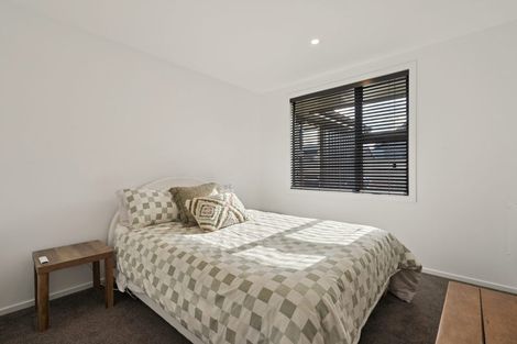 Photo of property in 40 Shelduck Road, Jacks Point, 9371