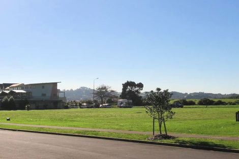Photo of property in 25 Frank Bunce Grove, Flat Bush, Auckland, 2019