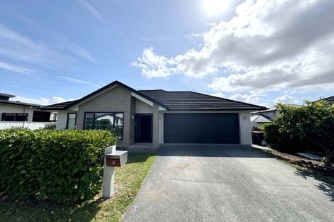 Photo of property in 11 Kaimanawa Road, Karaka, Papakura, 2113