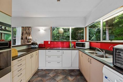 Photo of property in 48 Grassmere Road, Henderson Valley, Auckland, 0612