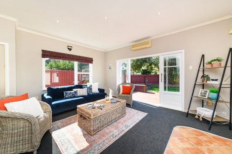 Photo of property in 11 Kent Crescent, Awapuni, Palmerston North, 4412