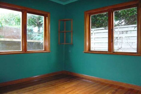 Photo of property in 11 Oku Street, Island Bay, Wellington, 6023