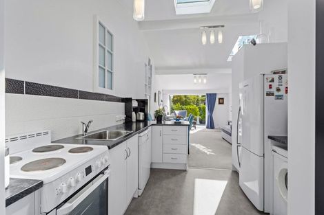 Photo of property in 1/4a Dallinghoe Crescent, Milford, Auckland, 0620