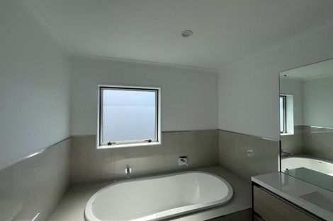 Photo of property in 3 Arthur Rolfe Lane, Swanson, Auckland, 0614