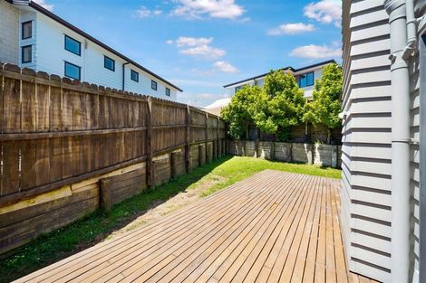 Photo of property in 23 Midhurst Avenue, Henderson, Auckland, 0612