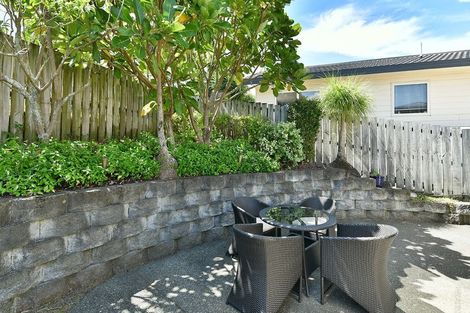 Photo of property in 2/8 Knott Road, Stanmore Bay, Whangaparaoa, 0932