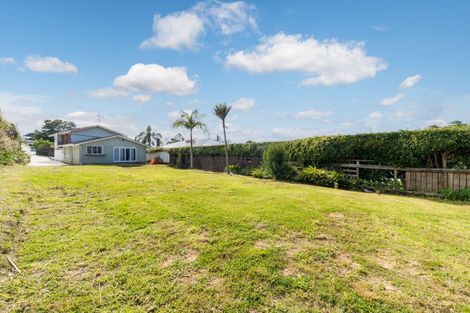 Photo of property in 75 Marine Parade, Mellons Bay, Auckland, 2014