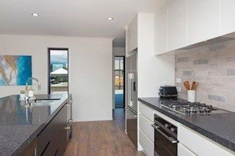 Photo of property in 2 Glennron Lane, Waiuku, 2123