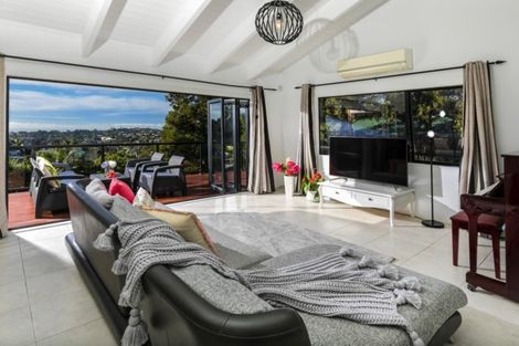 Photo of property in 9 Heatherleigh Rise, Northcross, Auckland, 0632