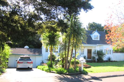 Photo of property in 23 Kingsclere Place, Goodwood Heights, Auckland, 2105