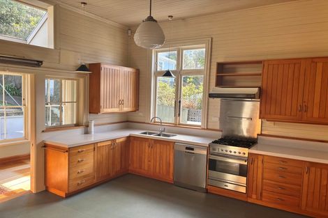 Photo of property in 12 Fairview Crescent, Kelburn, Wellington, 6012