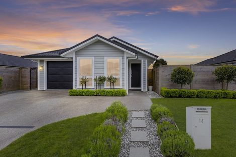 Photo of property in 16 Filmer Crescent, Wallaceville, Upper Hutt, 5018